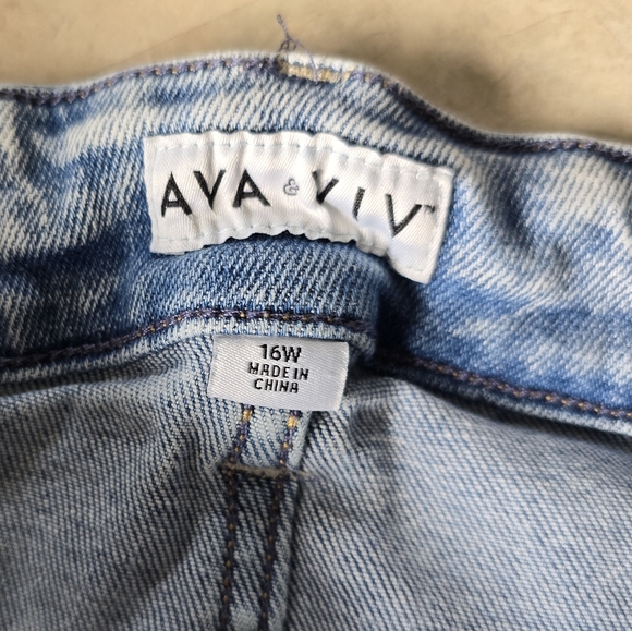Ava & Viv cut off shorts size 16W - Picture 2 of 3